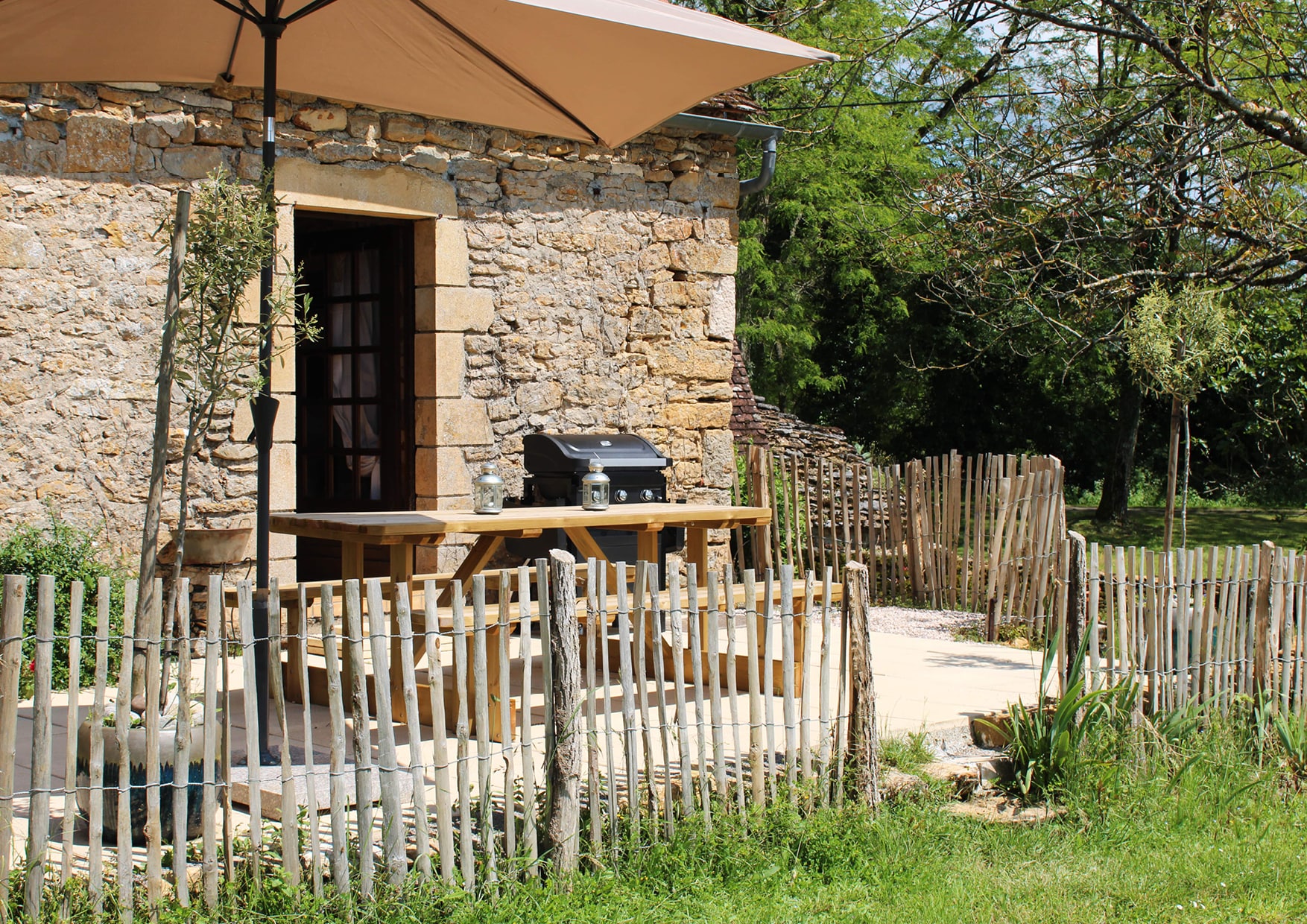 Grande terrasse du gîte O’soleil couchant village de rocamadour