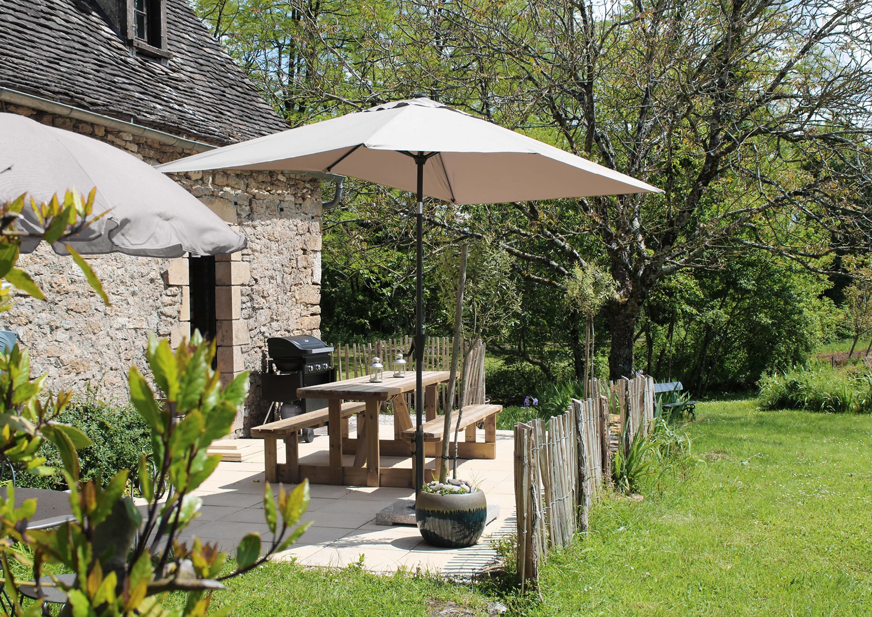 Terasse aménagée du gîte O’soleil couchant village de rocamadour