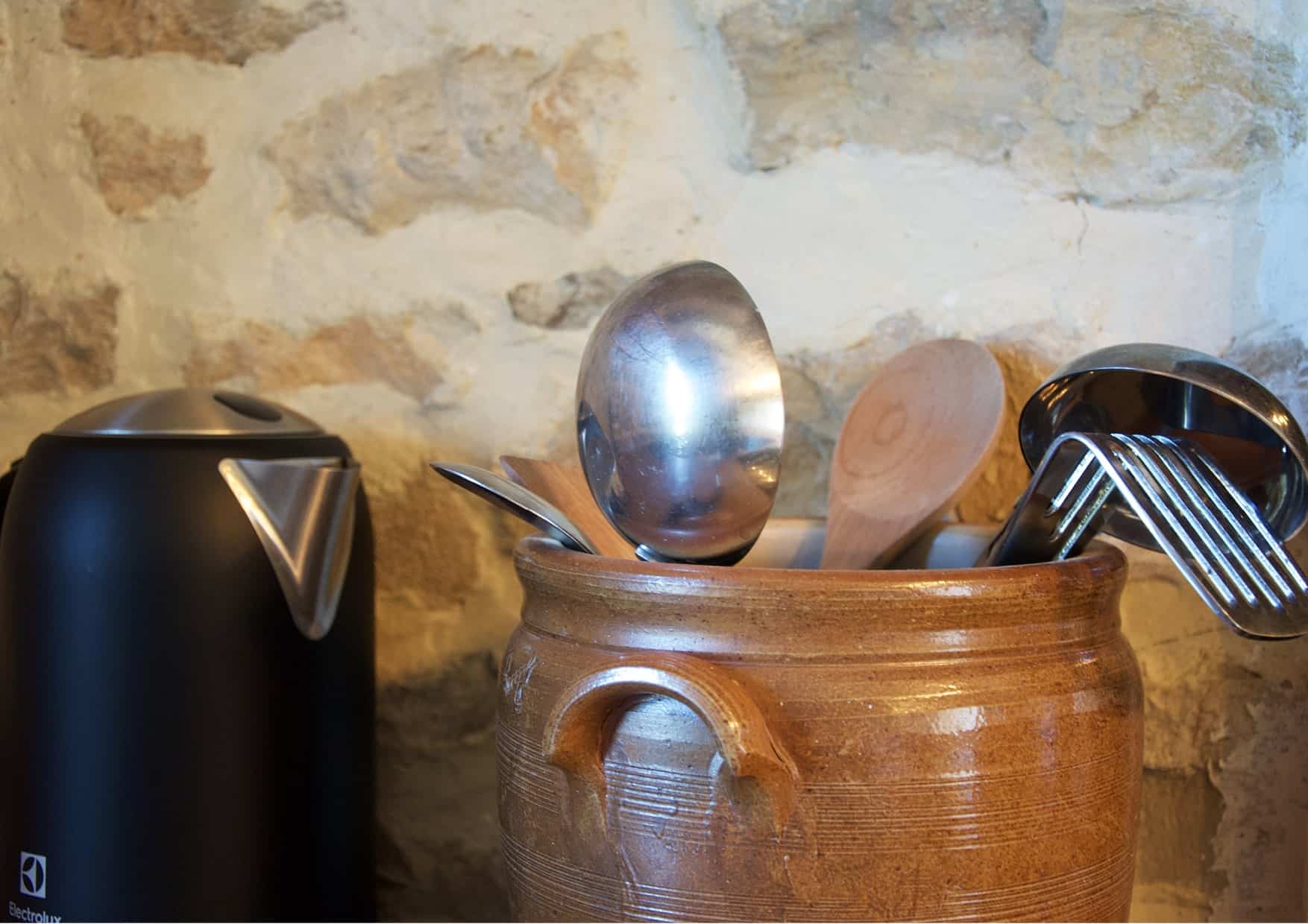 Ustensiles de cuisine du gîte O’soleil couchant village de rocamadour
